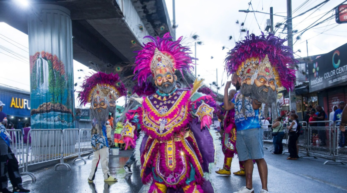 Lluvia bendice celebración Carnaval Santo Domingo Norte 2025