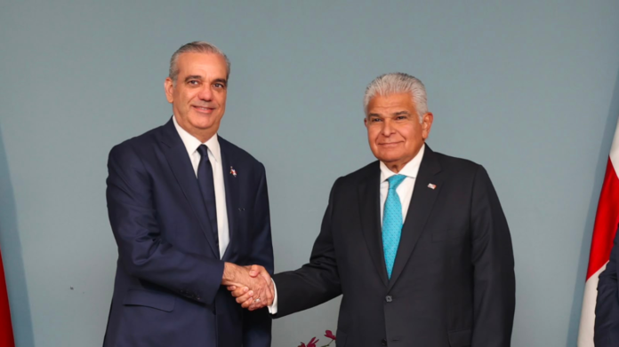 El presidente de la República Dominicana, Luis Abinader, destacó la importancia de continuar fortaleciendo las relaciones bilaterales entre República Dominicana y Panamá,