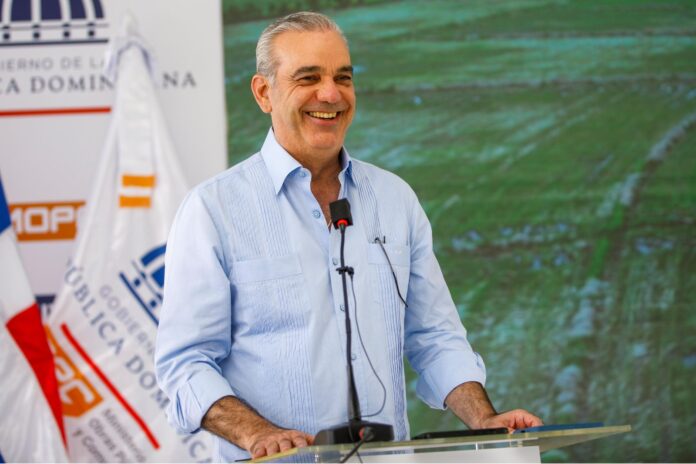 Los sectores de turismo y educación se consolidan como las áreas de gestión gubernamental mejor valoradas por la ciudadanía, de acuerdo con los resultados de la encuesta Gallup 2026, que otorga un 73.4 % de aprobación al desarrollo y promoción del turismo y un 67.9 % a las políticas educativas impulsadas por el Gobierno dominicano.