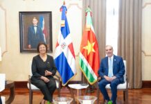 Presidente Abinader recibe a su homóloga de Surinam, Jennifer Geerlings-Simons, en visita oficial